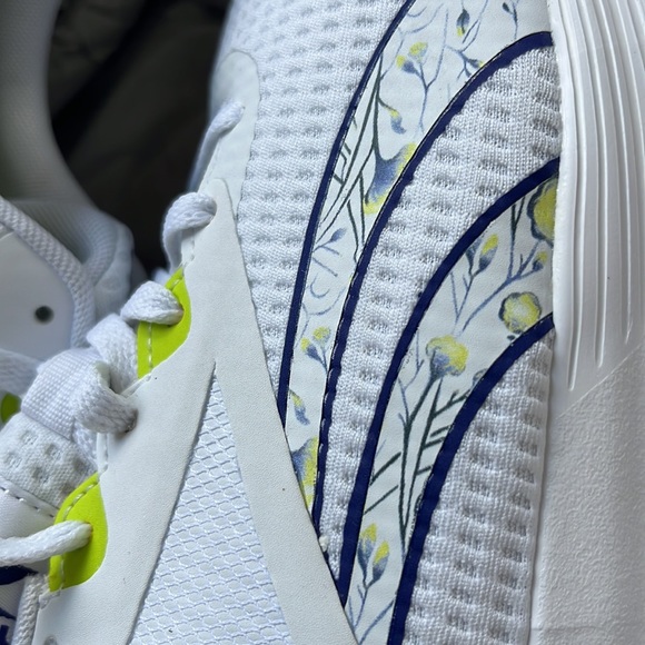 Reebok White Sneaker - Picture 4 of 4